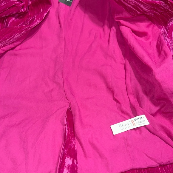NASTY GAL: HOT PINK CRUSHED VELVET BLAZER. Women’s size U S 6. - Picture 4 of 9